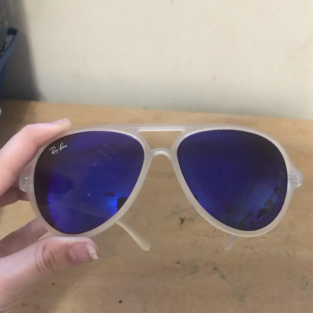 White Ray•Ban’s. EUC.